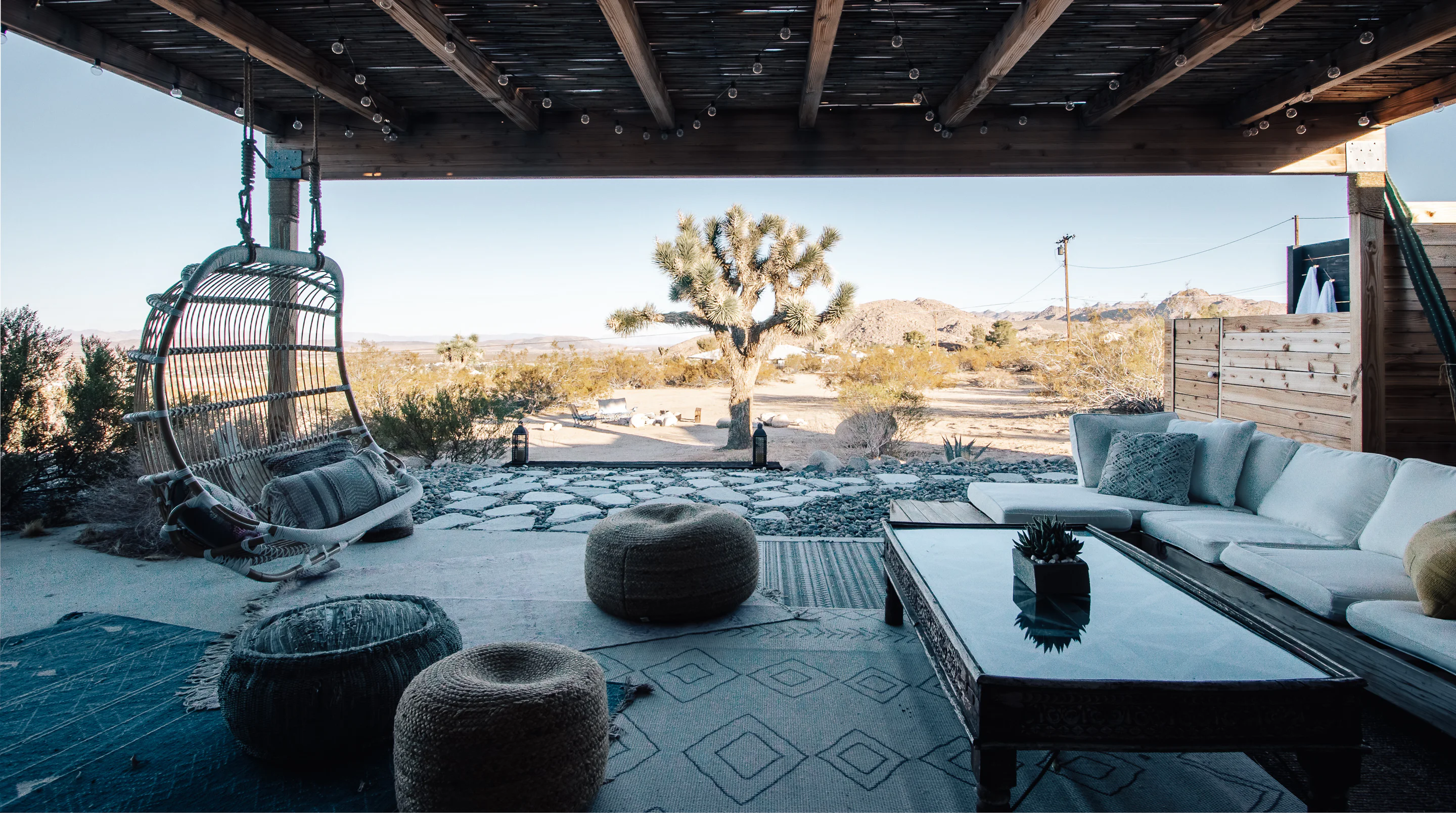 terrasse abritée par pergola et canisses terrasse abritée par pergola et canisses