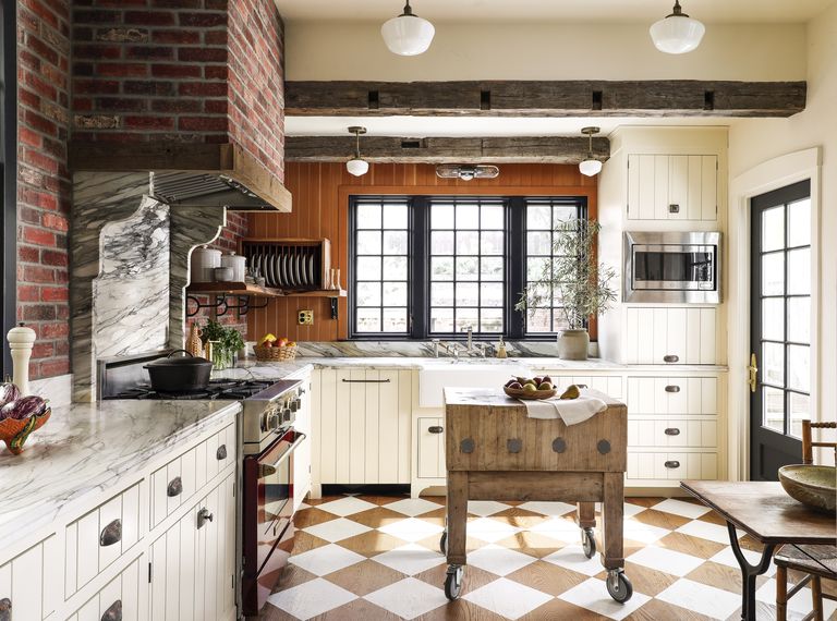 cuisine style anglais avec sol parquet peint à damier cuisine style anglais avec sol parquet peint à damier