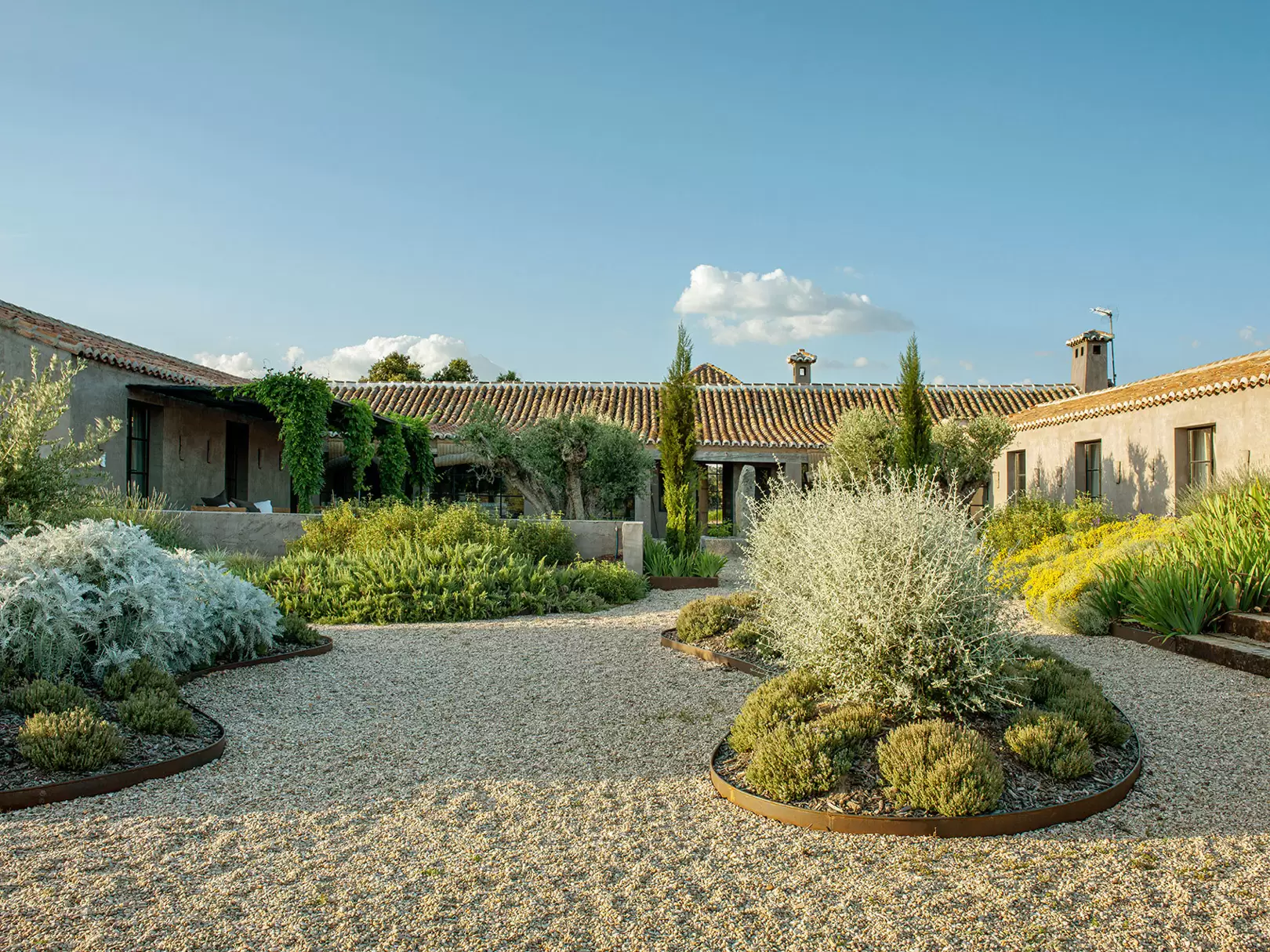 façade maison de campagne en pierres rénovée