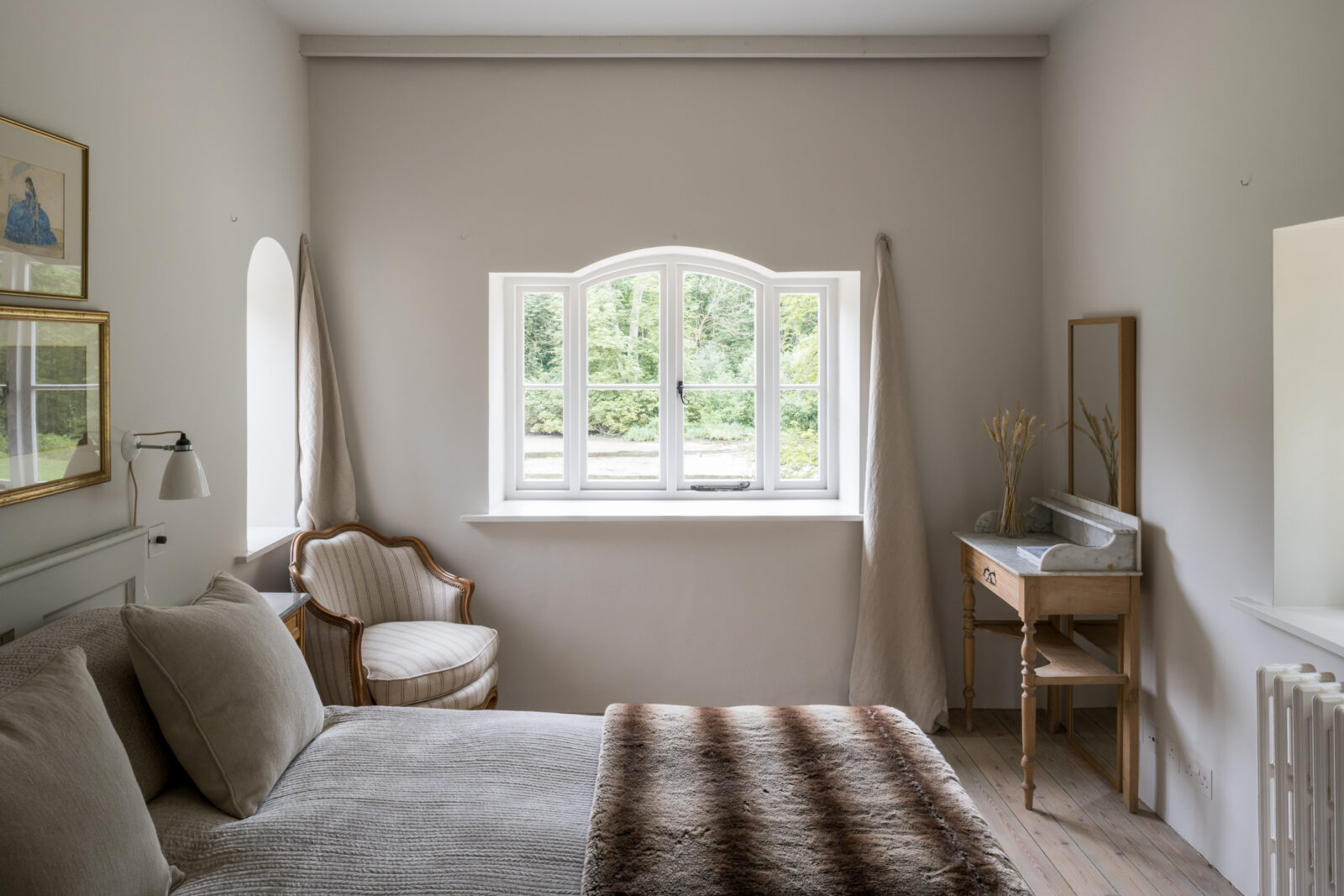 chambre sous combles décoration naturelle