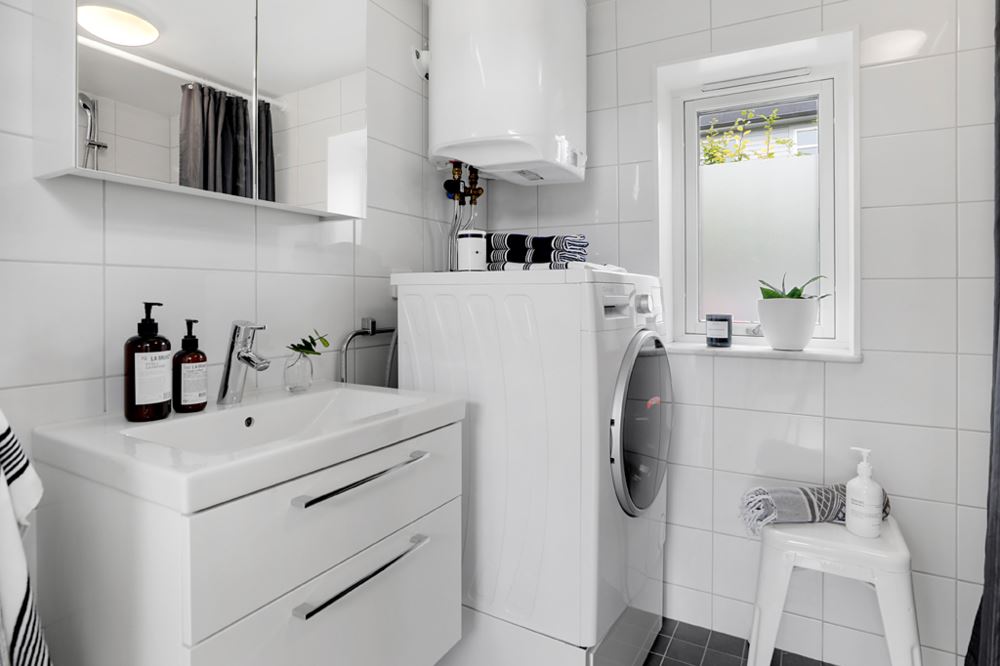 salle d salle d'eau avec lave-linge