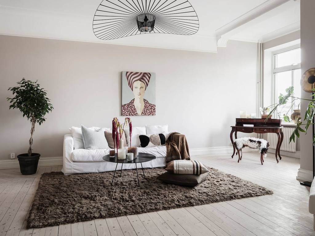 salon décoration contemporaine avec suspension Petite Friture