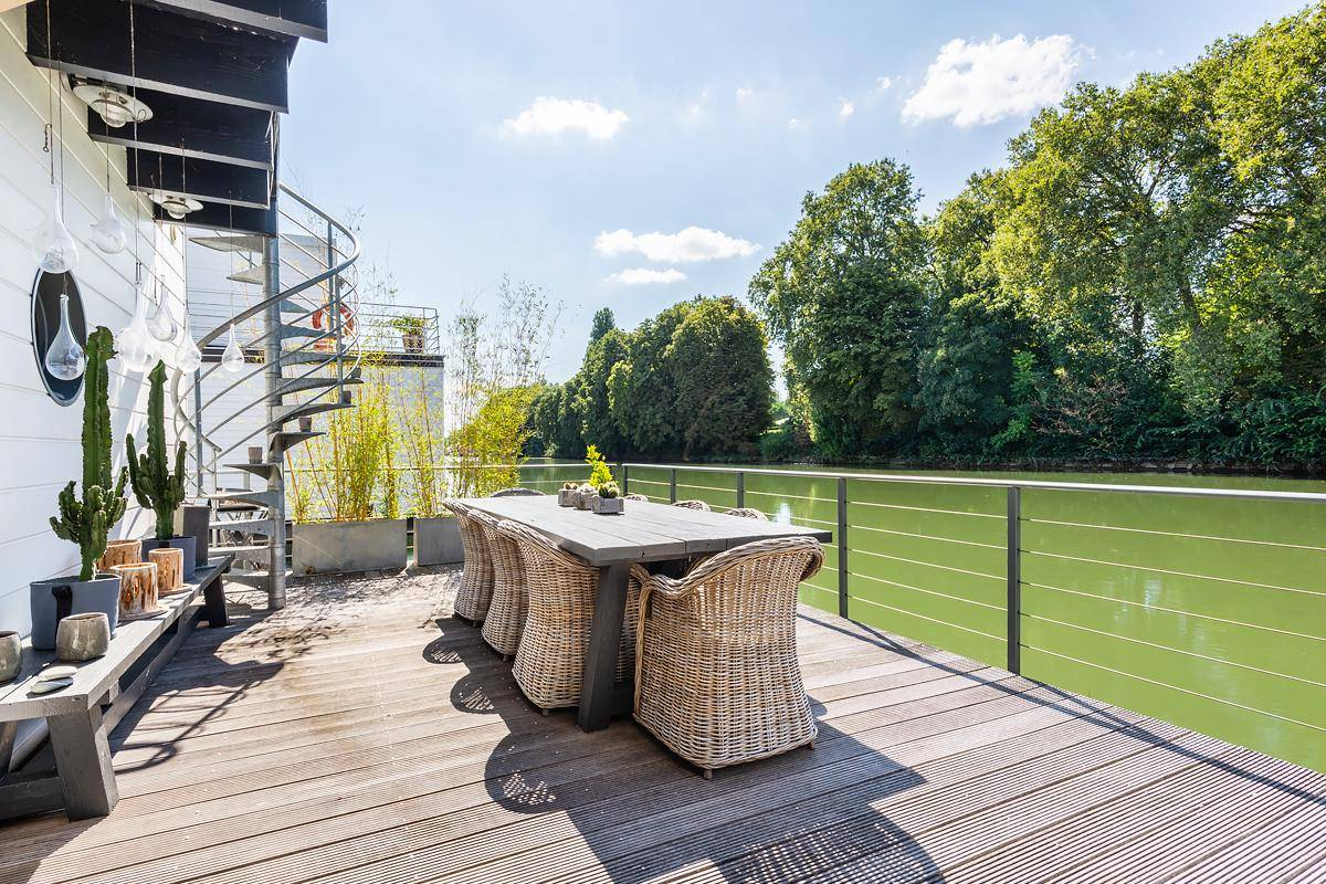 terrasse bois sur l'eau