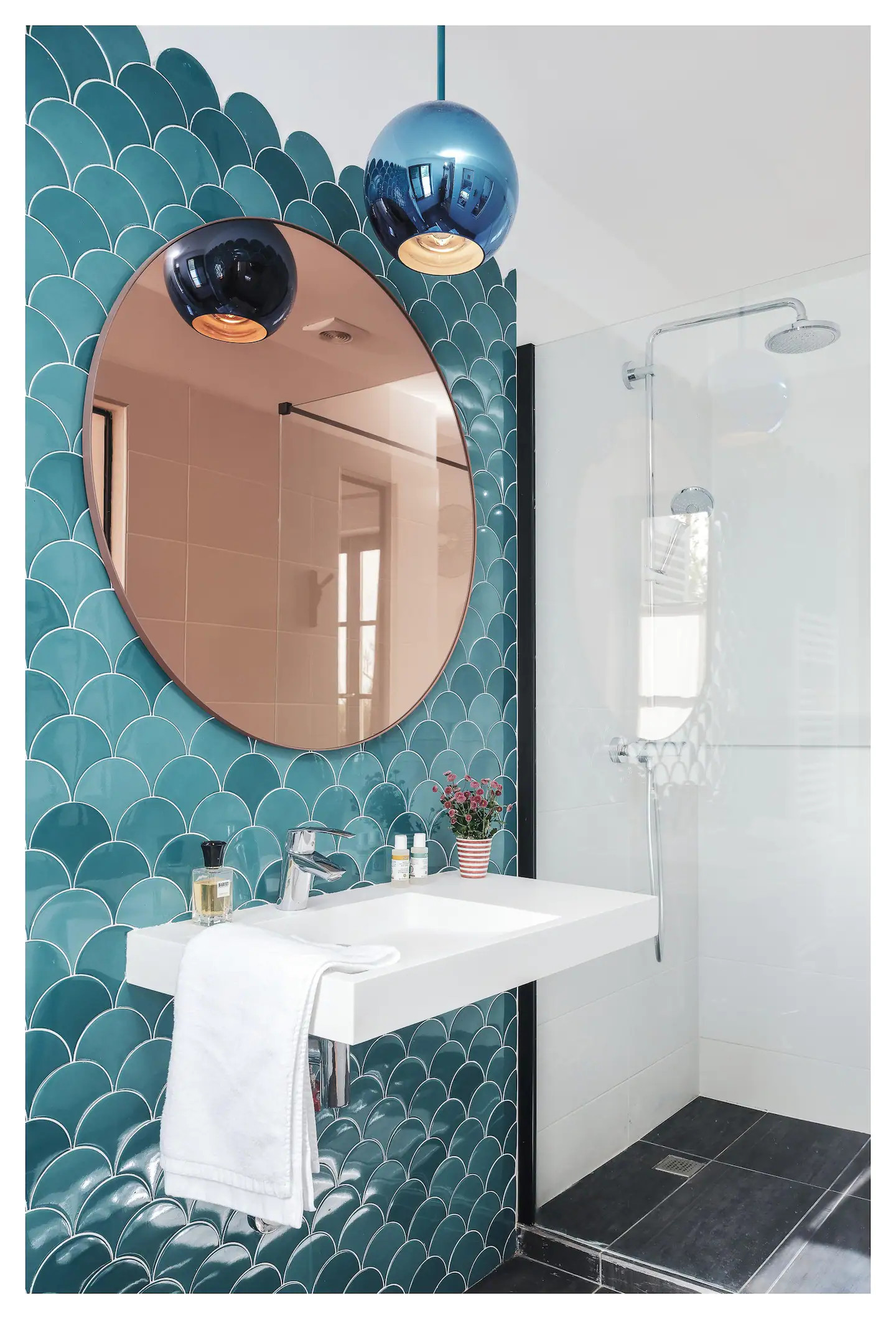 salle de bain émaux de briare bleus