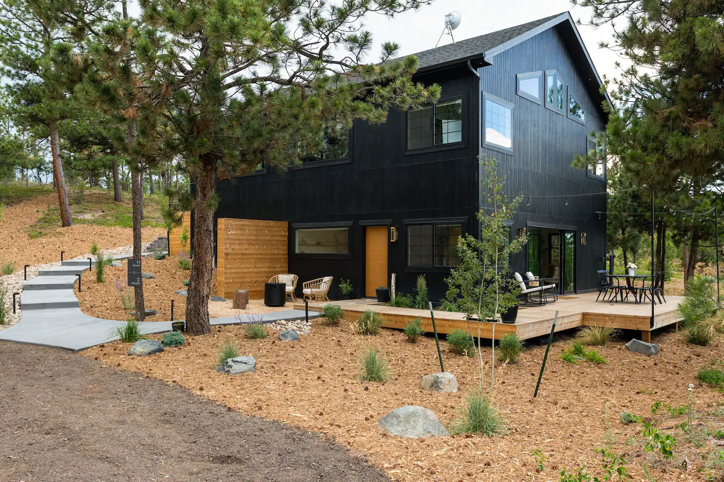 façade maison dans forêt façade maison dans forêt