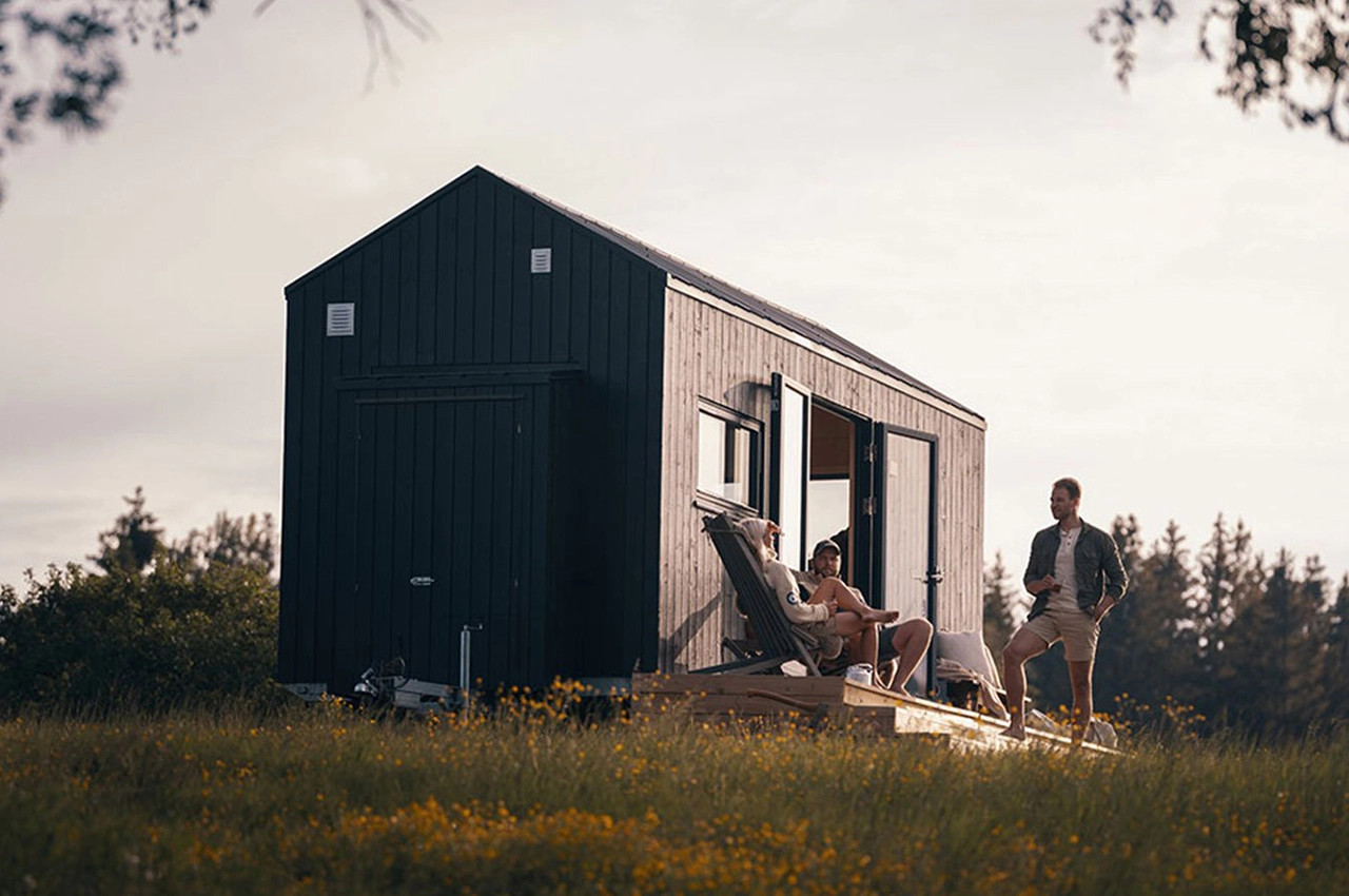 façade mini maison de 20m2 en bois noir