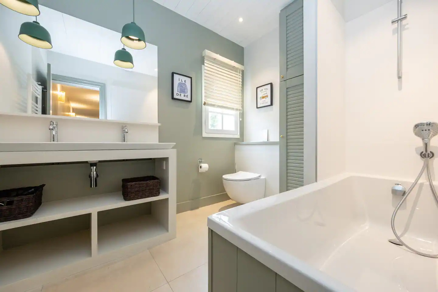 salle de bain rustique verte