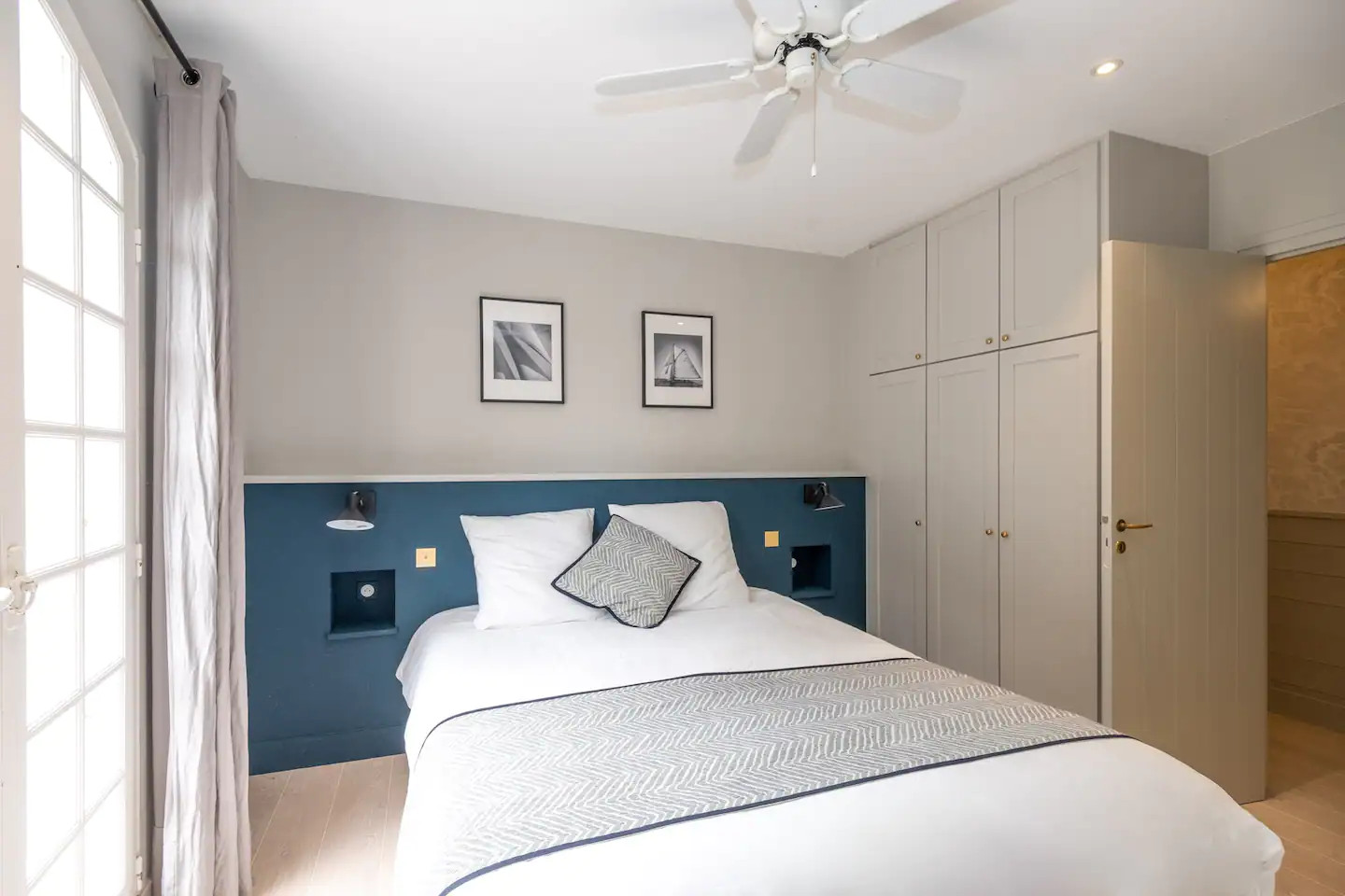chambre décoration naturelle et bleue