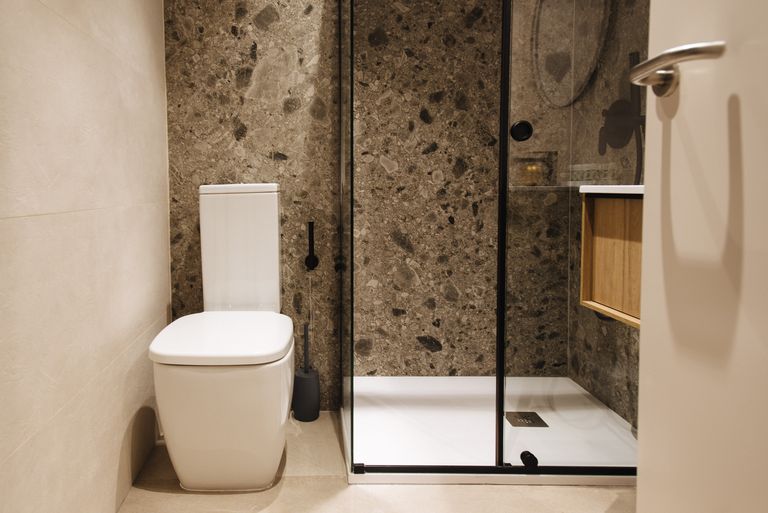 salle de bain terrazzo gris