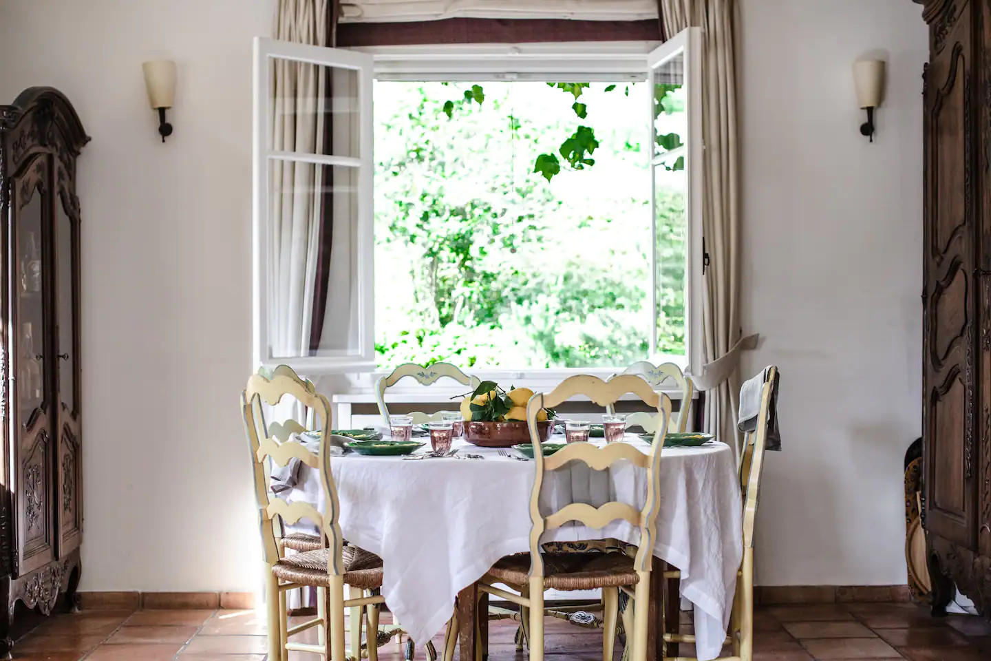 salle à manger rustique dans maison en Provence salle à manger rustique dans maison en Provence