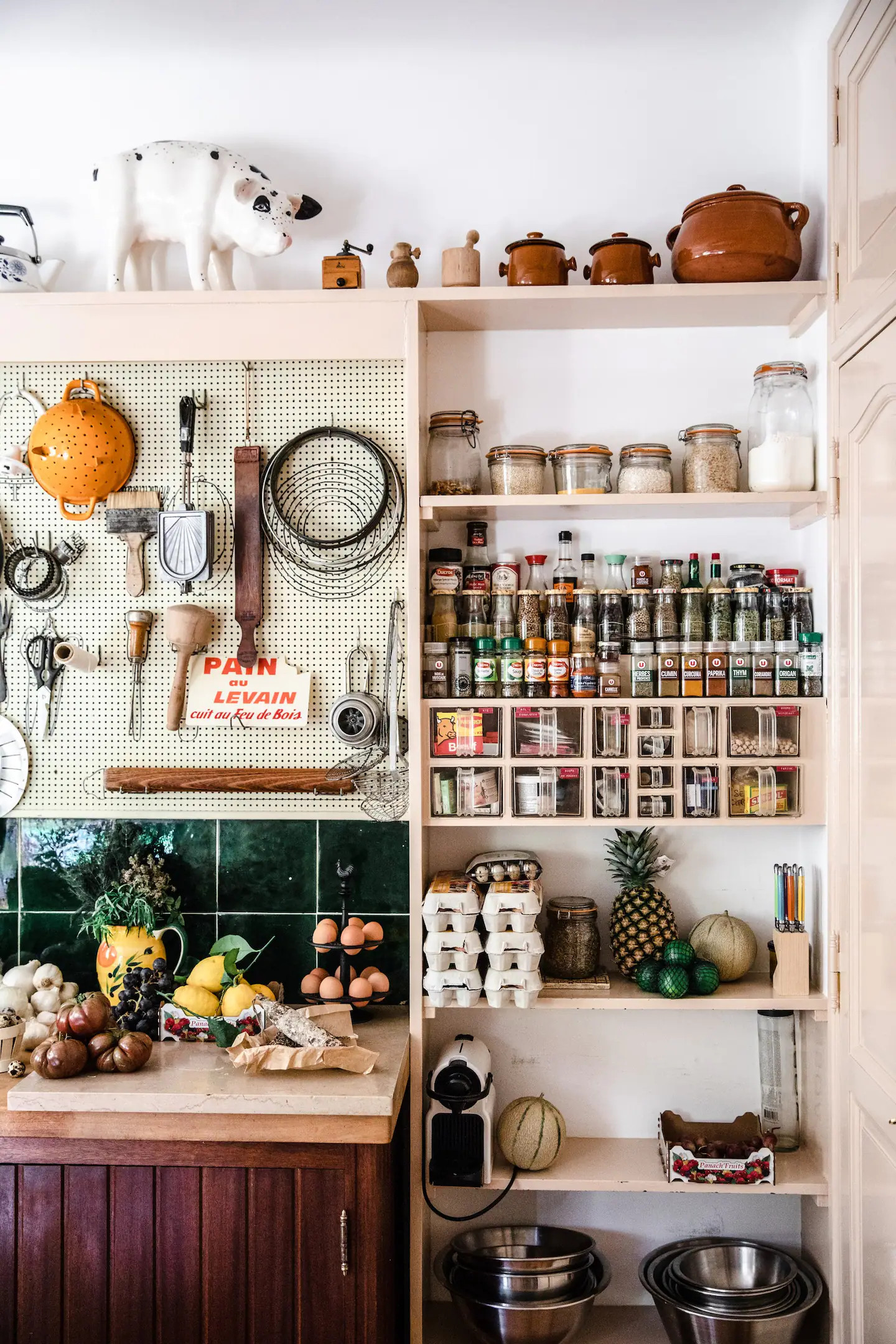 pantry cuisine rustique dans maison en Provence pantry cuisine rustique dans maison en Provence