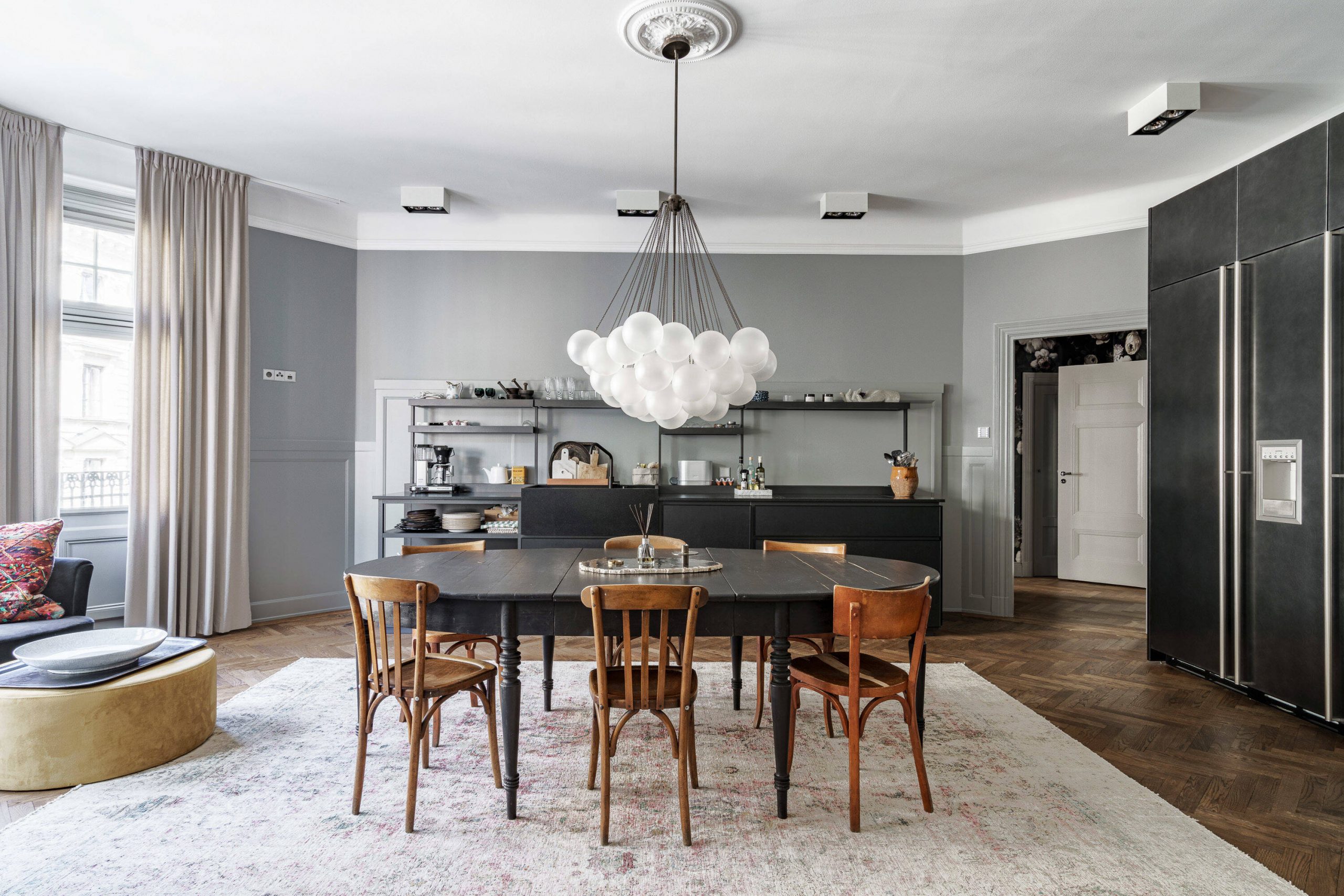 salle à manger vintage dans appartement classique