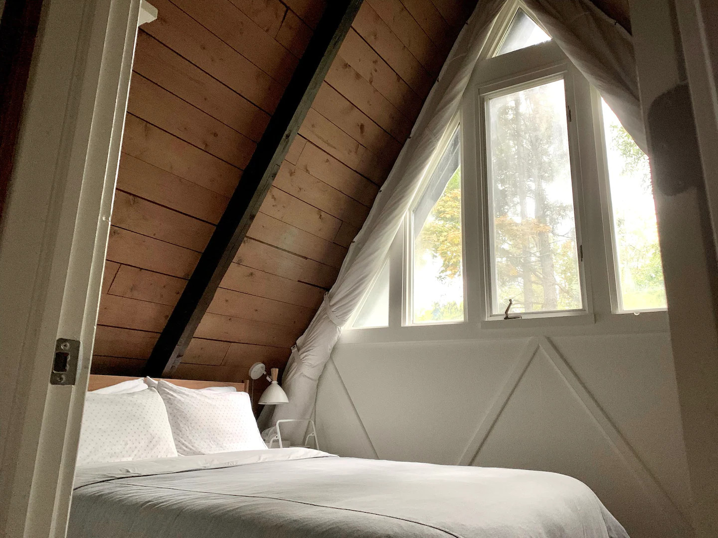 chambre sous combles maison en bois