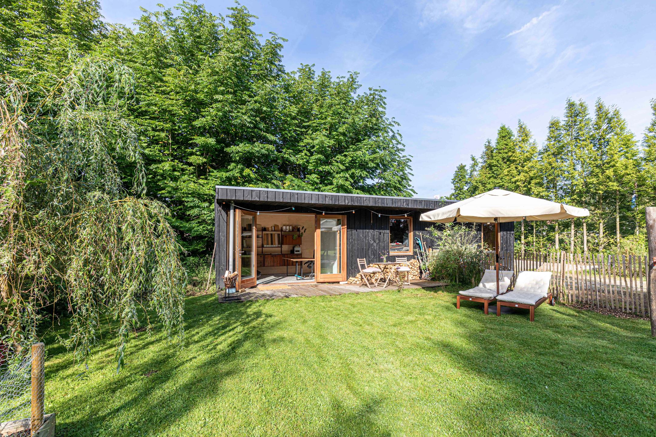 annexe maison en bois noir