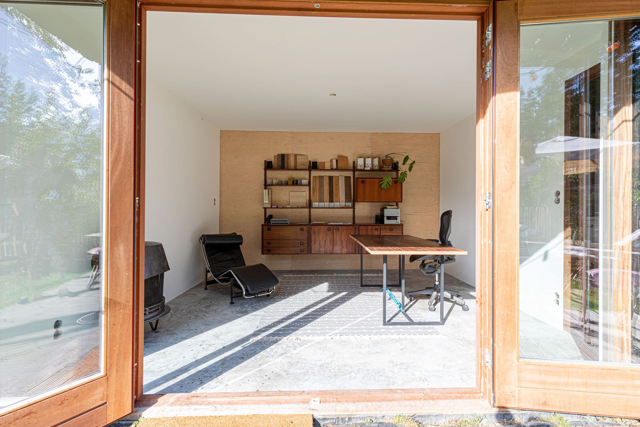 annexe maison en bois noir