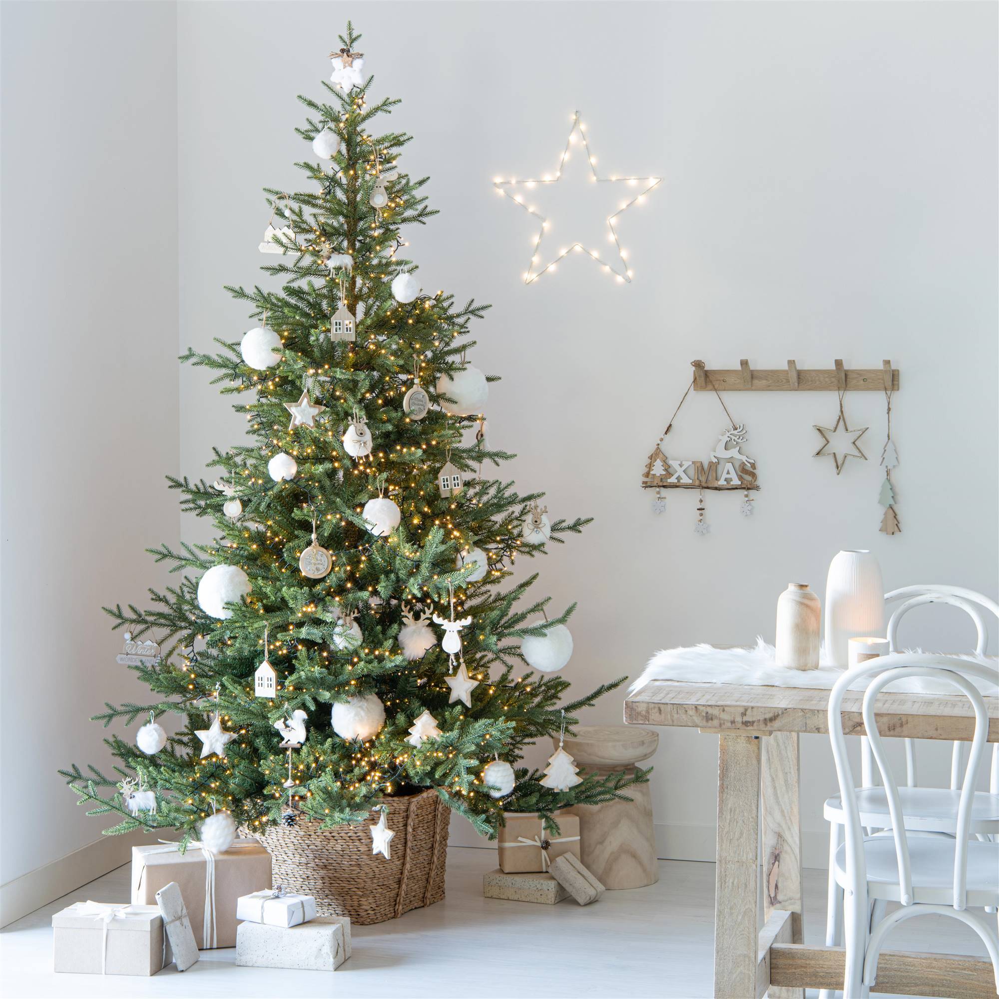 sapin décoré Maisons du Monde Noël 2021 sapin décoré Maisons du Monde Noël 2021