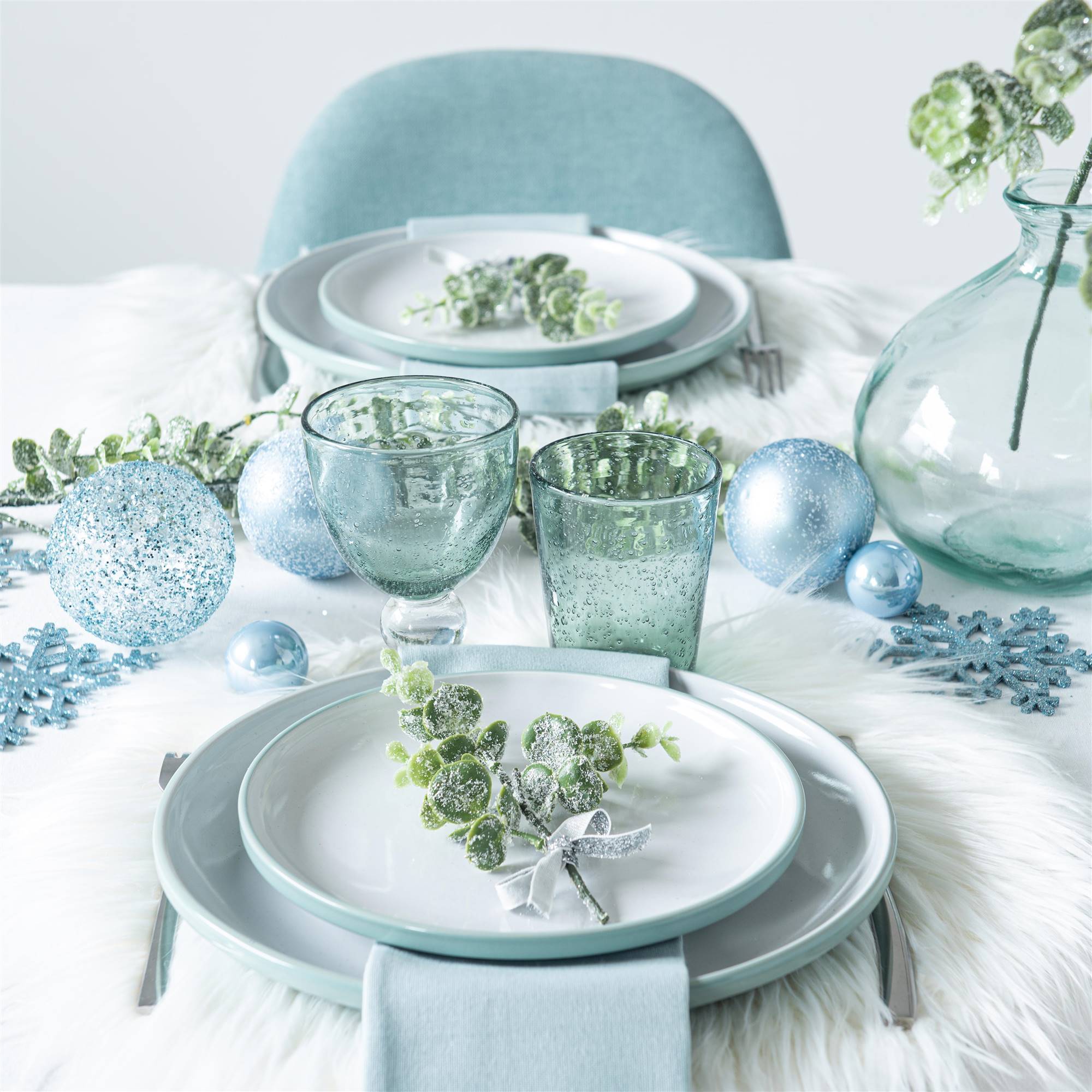 table décorée Maisons du Monde Noël 2021 table décorée Maisons du Monde Noël 2021