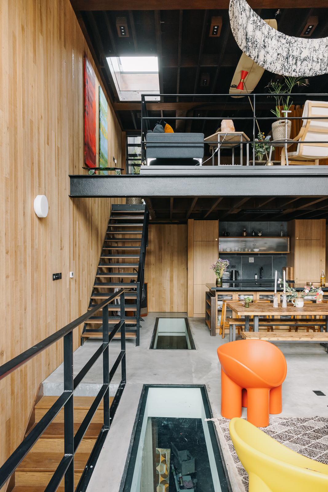 salon loft vintage avec mezzanine