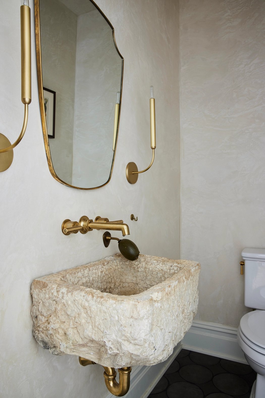toilettes avec lave-mains pierre