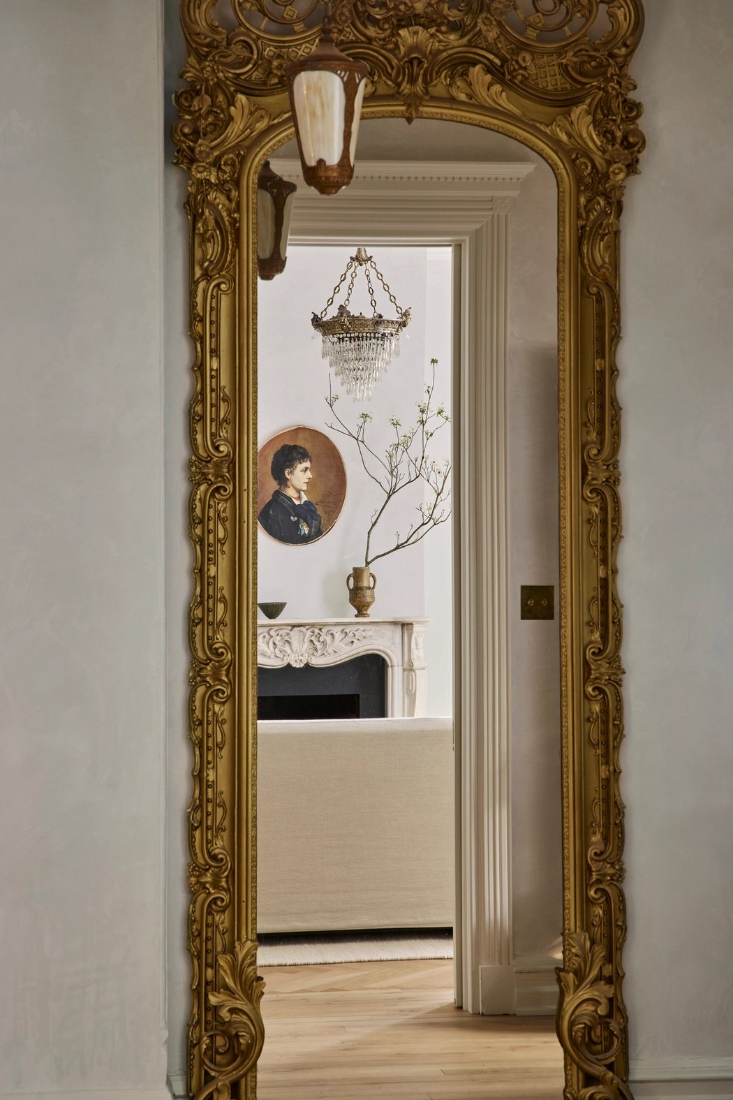 entrée avec miroir baroque
