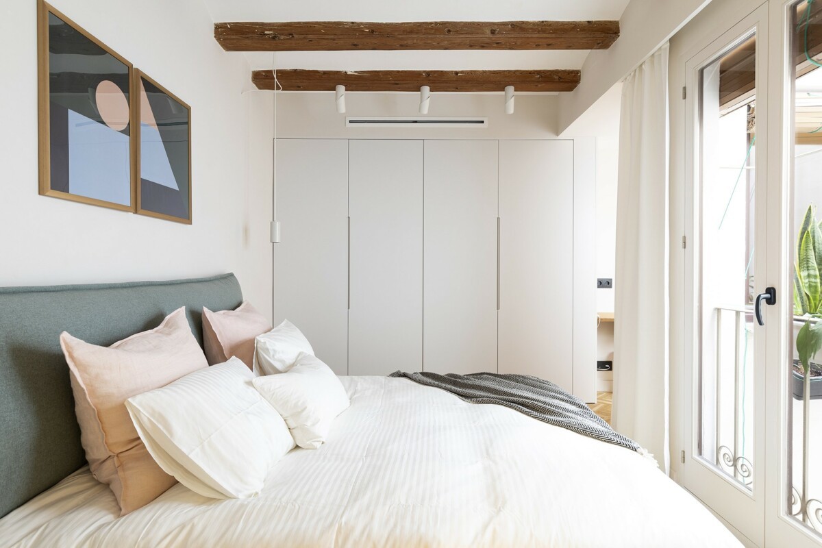 chambre moderne avec poutres et dressing chambre moderne avec poutres et dressing