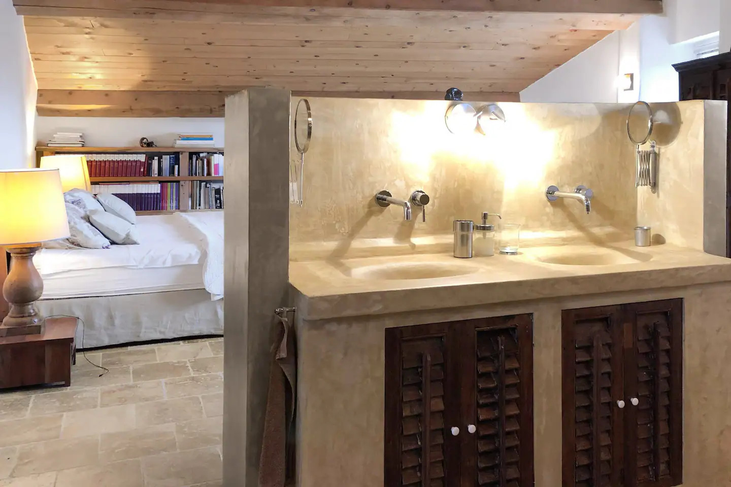 chambre avec bain sous combles décoration rustique chambre avec bain sous combles décoration rustique