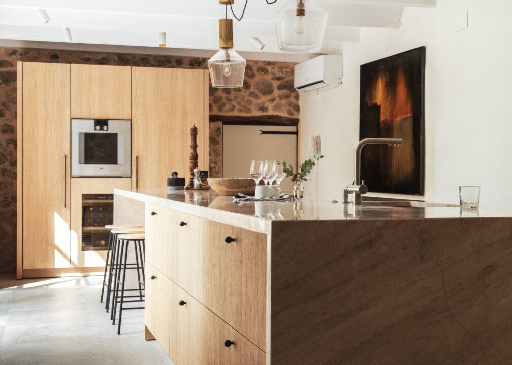 cuisine design dans maison en pierres cuisine design dans maison en pierres