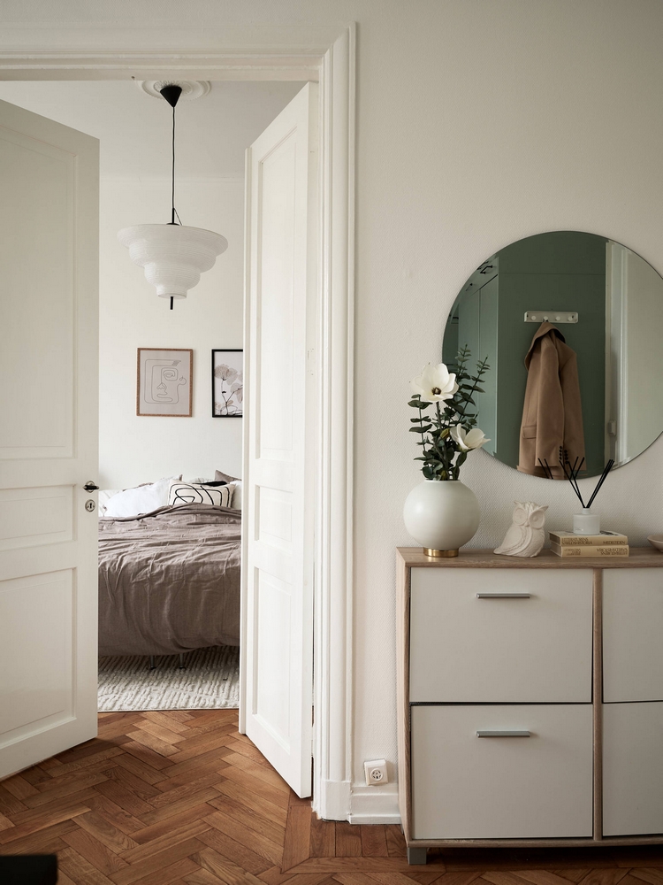 chambre derrière double porte