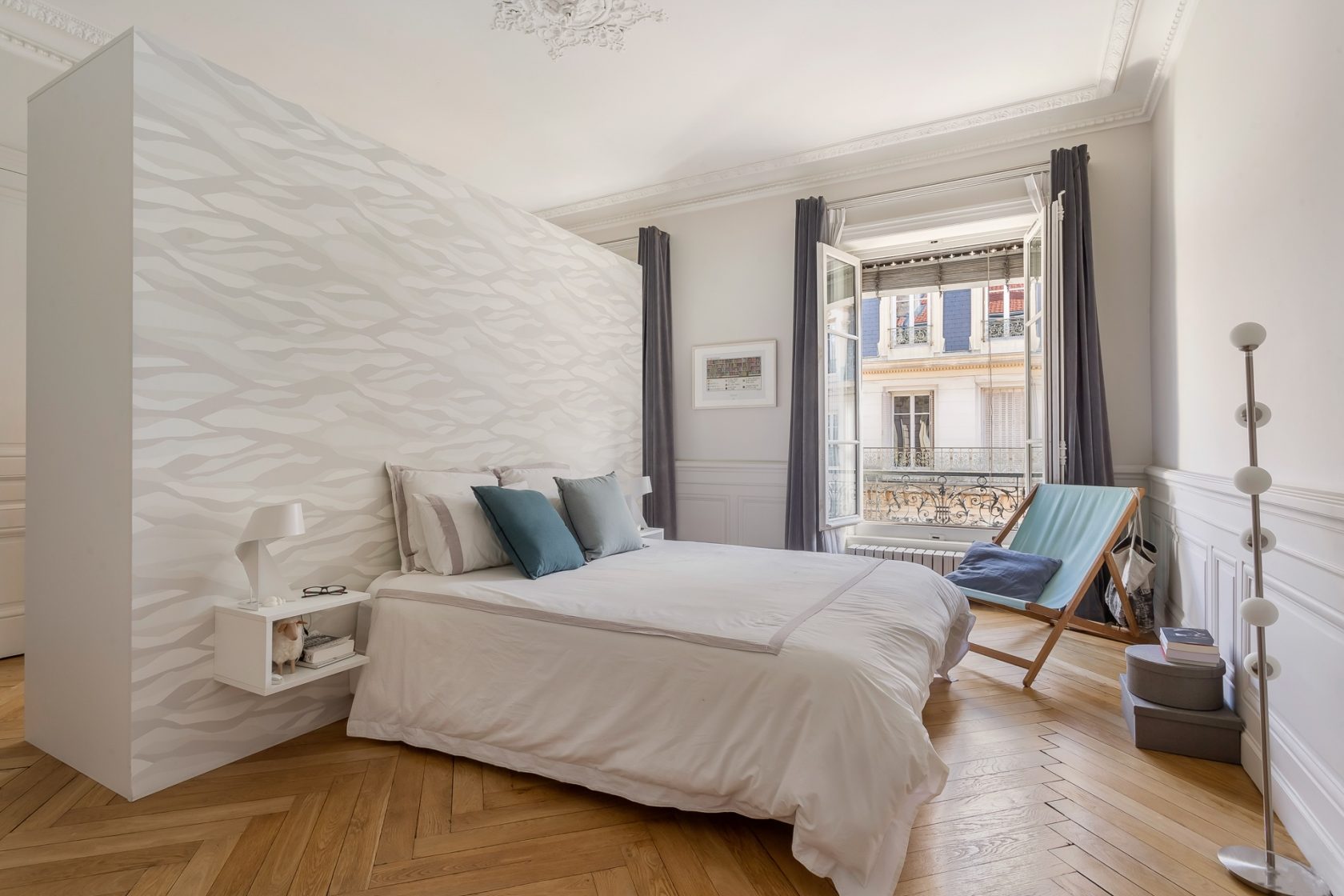 chambre design dans appartement haussmannien chambre design dans appartement haussmannien