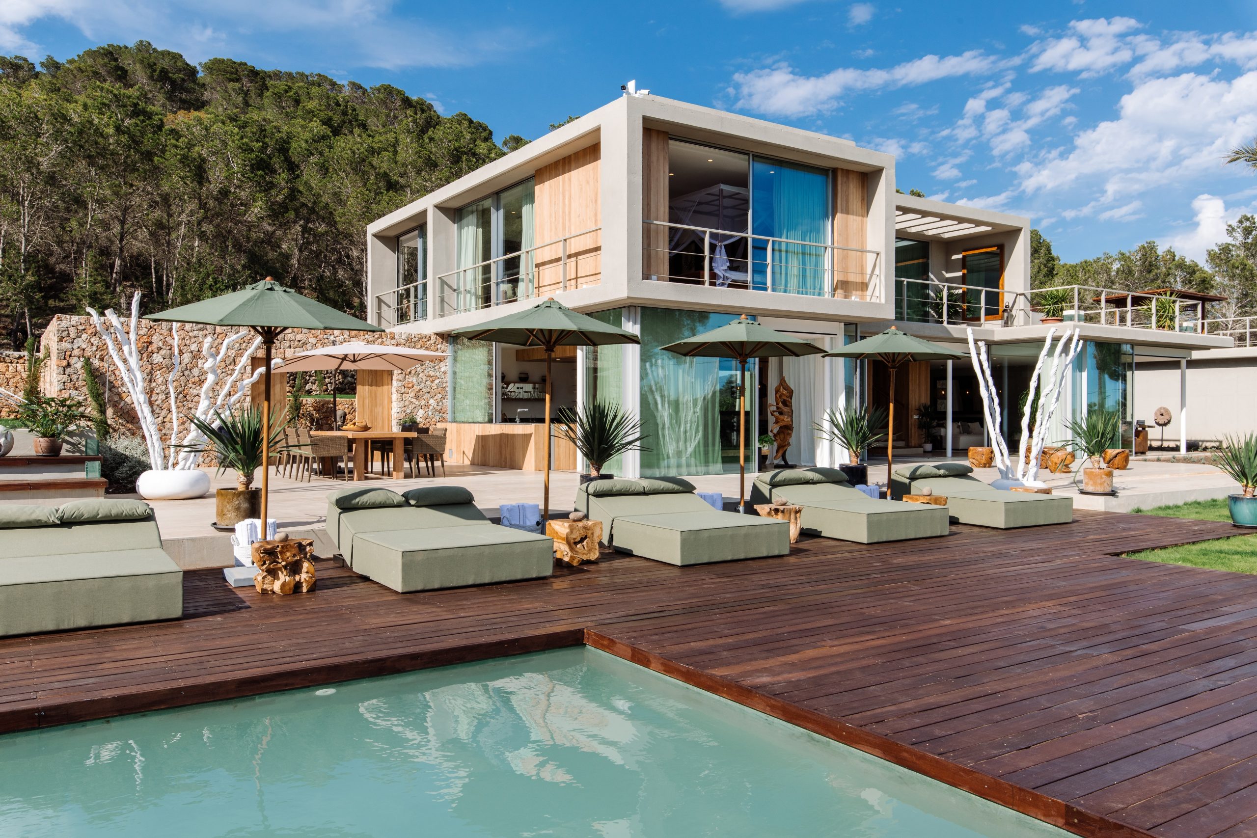 façade maison contemporaine avec piscine