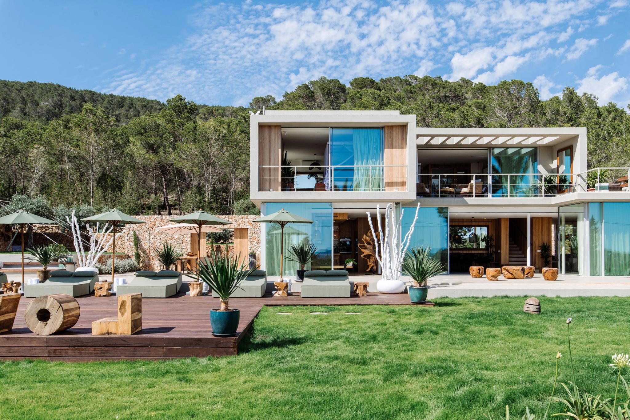 façade maison contemporaine avec piscine