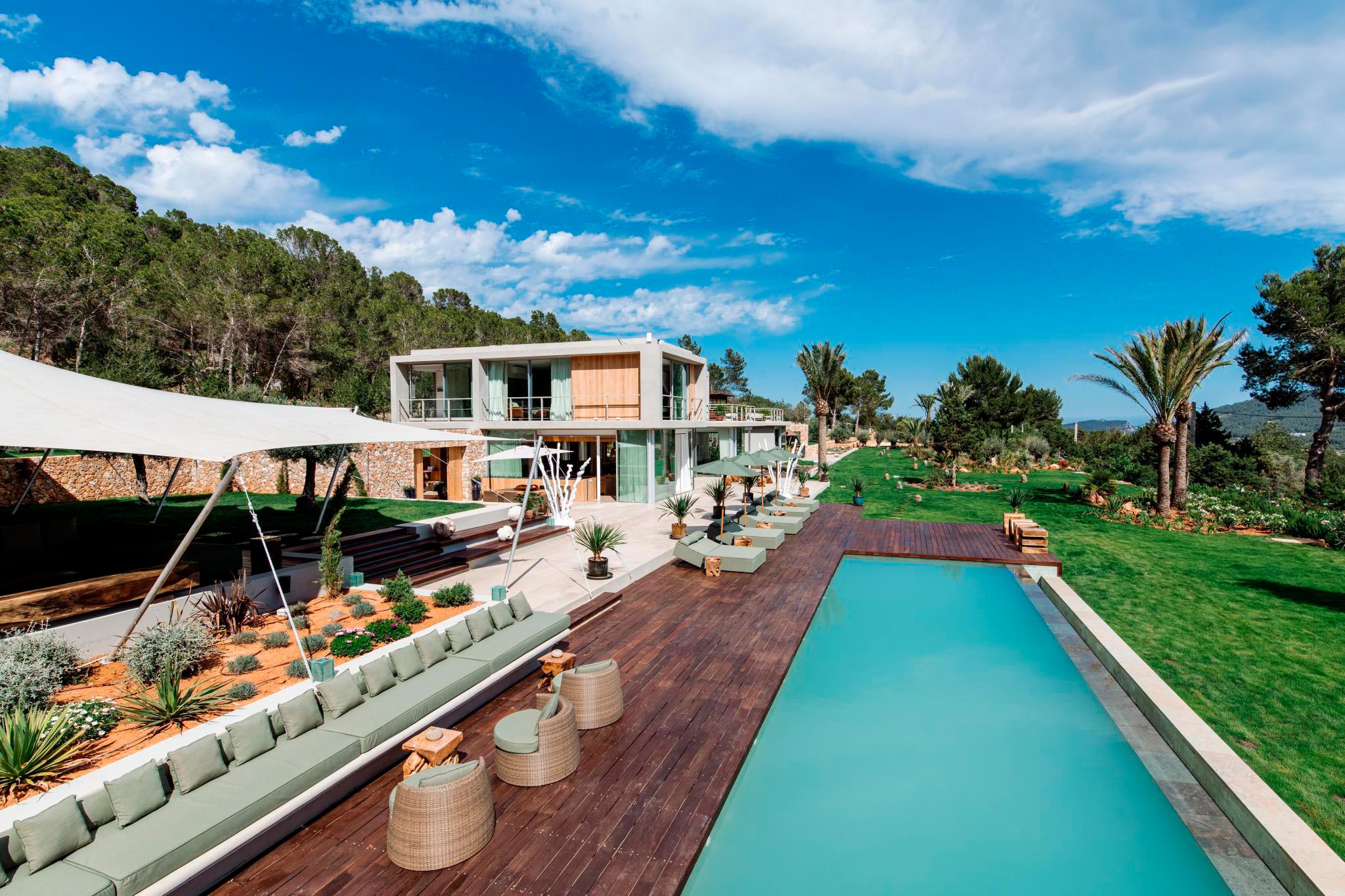 façade maison contemporaine avec piscine