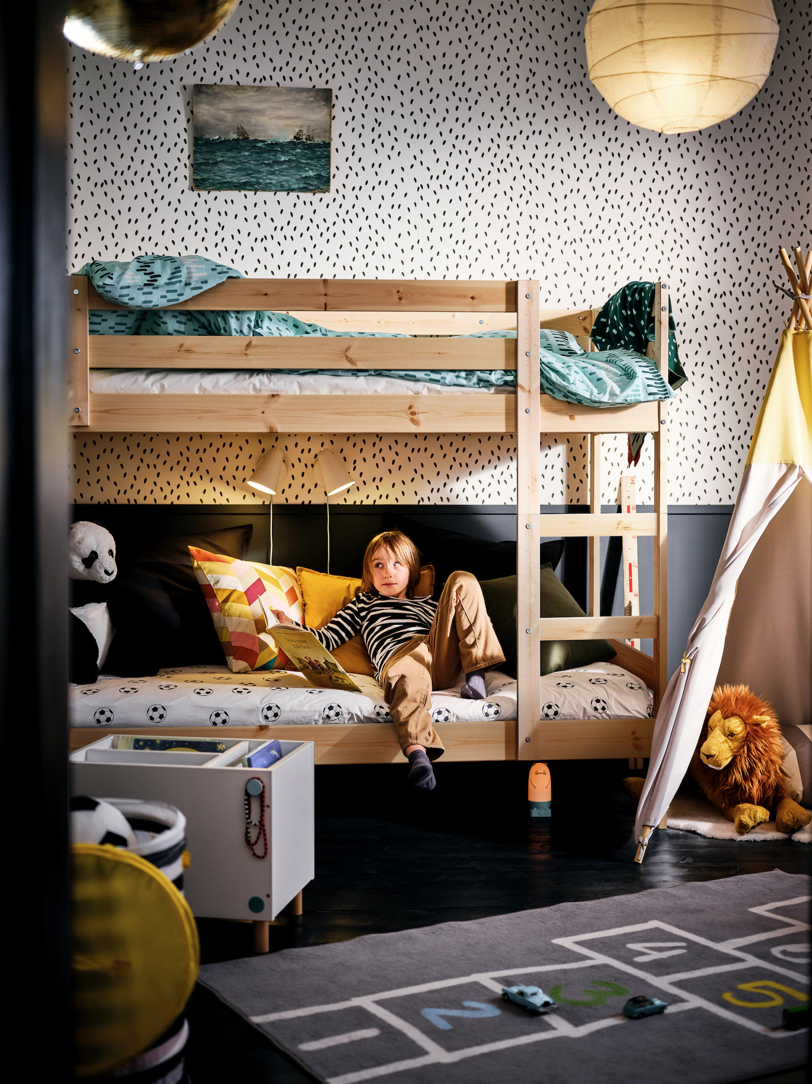chambre d chambre d'enfant avec lits superposés bois