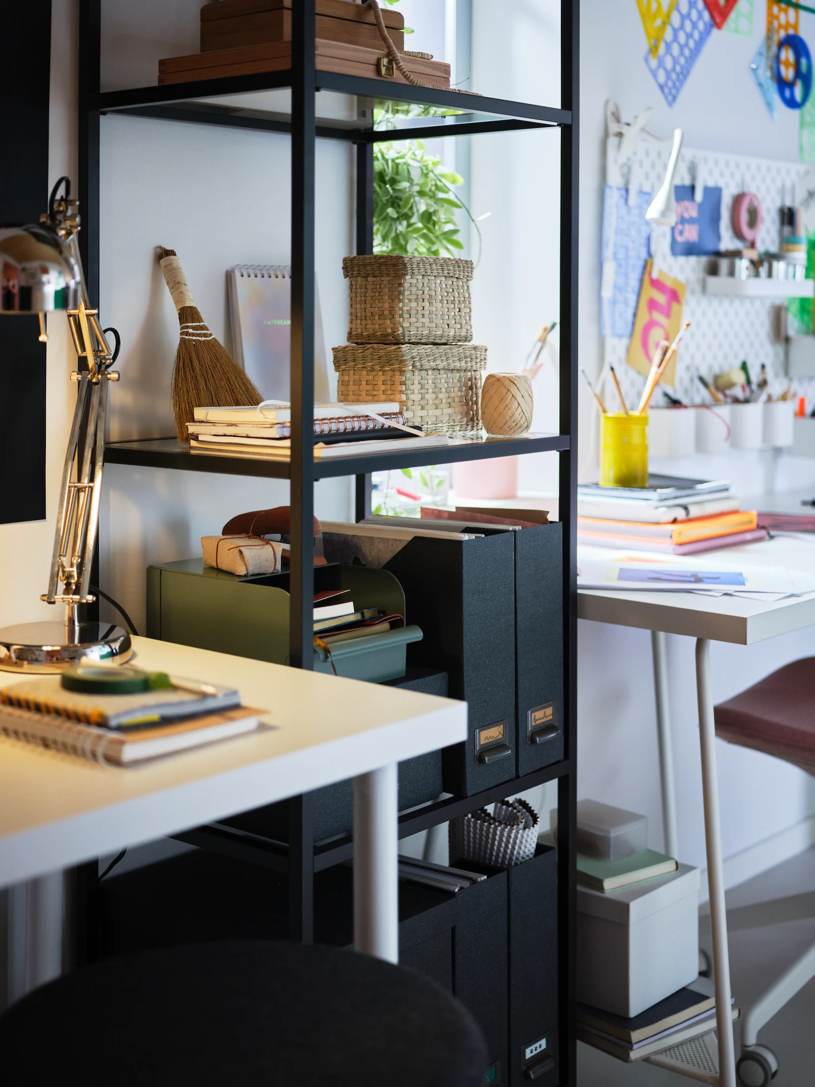 bureau avec rangements ouverts IKEA bureau avec rangements ouverts IKEA