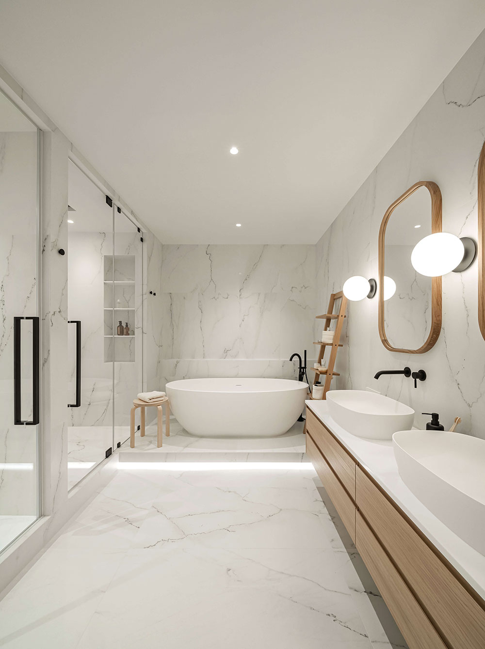 salle de bain design en marbre blanc