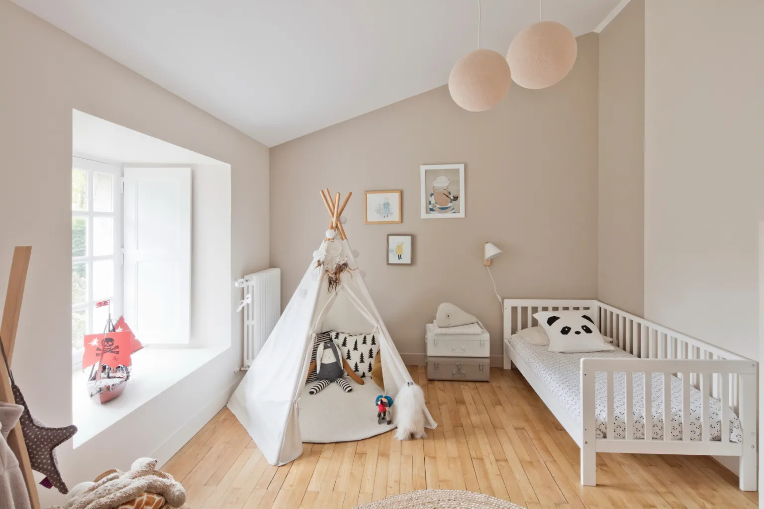 chambre d'enfant avec tipi