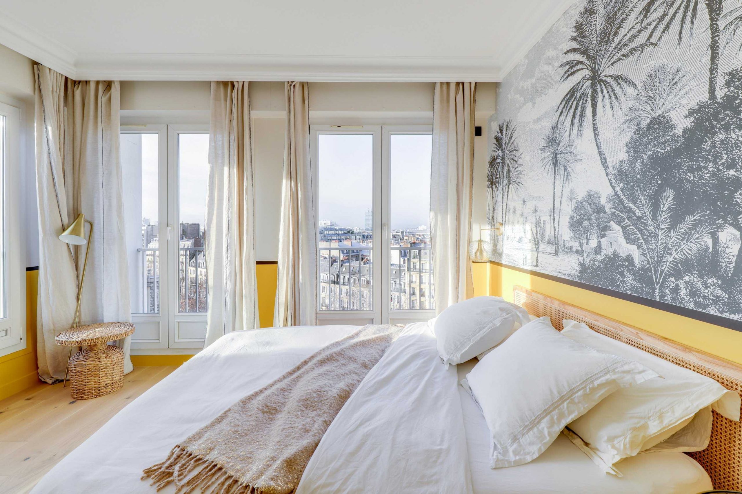 chambre jaune avec panoramique