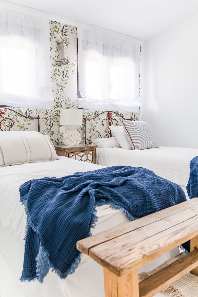 chambre avec papier-peint fleuri chambre avec papier-peint fleuri