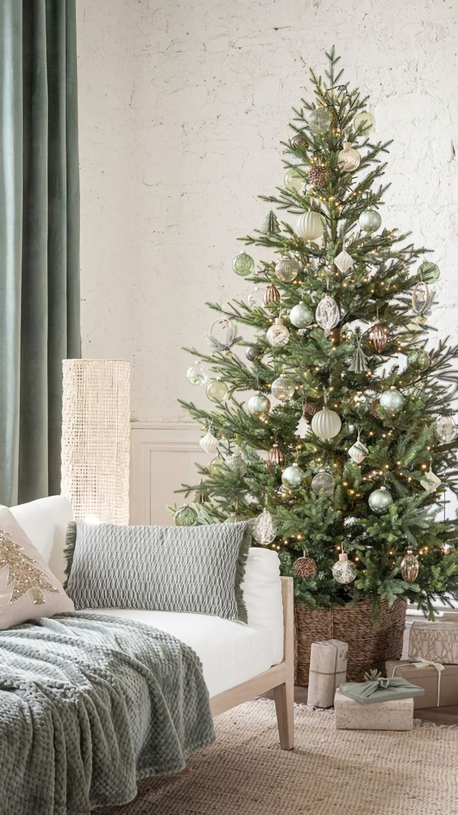 sapin de Noël décoré en vert