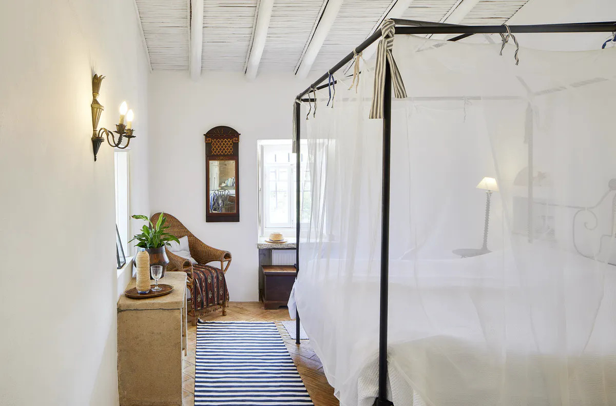 chambre poutres blanches maison de campagne Algarve