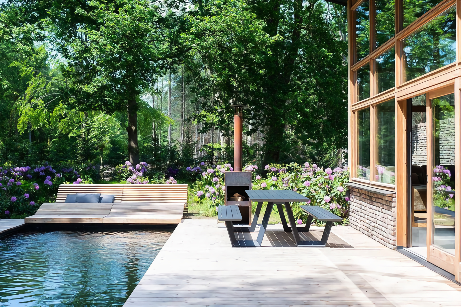 façade vitrée maison d'architecte avec piscine naturelle