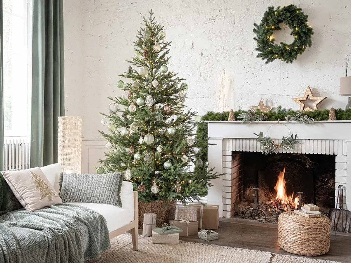 sapin avec cheminée Maisons du Monde Noël 2021 sapin avec cheminée Maisons du Monde Noël 2021