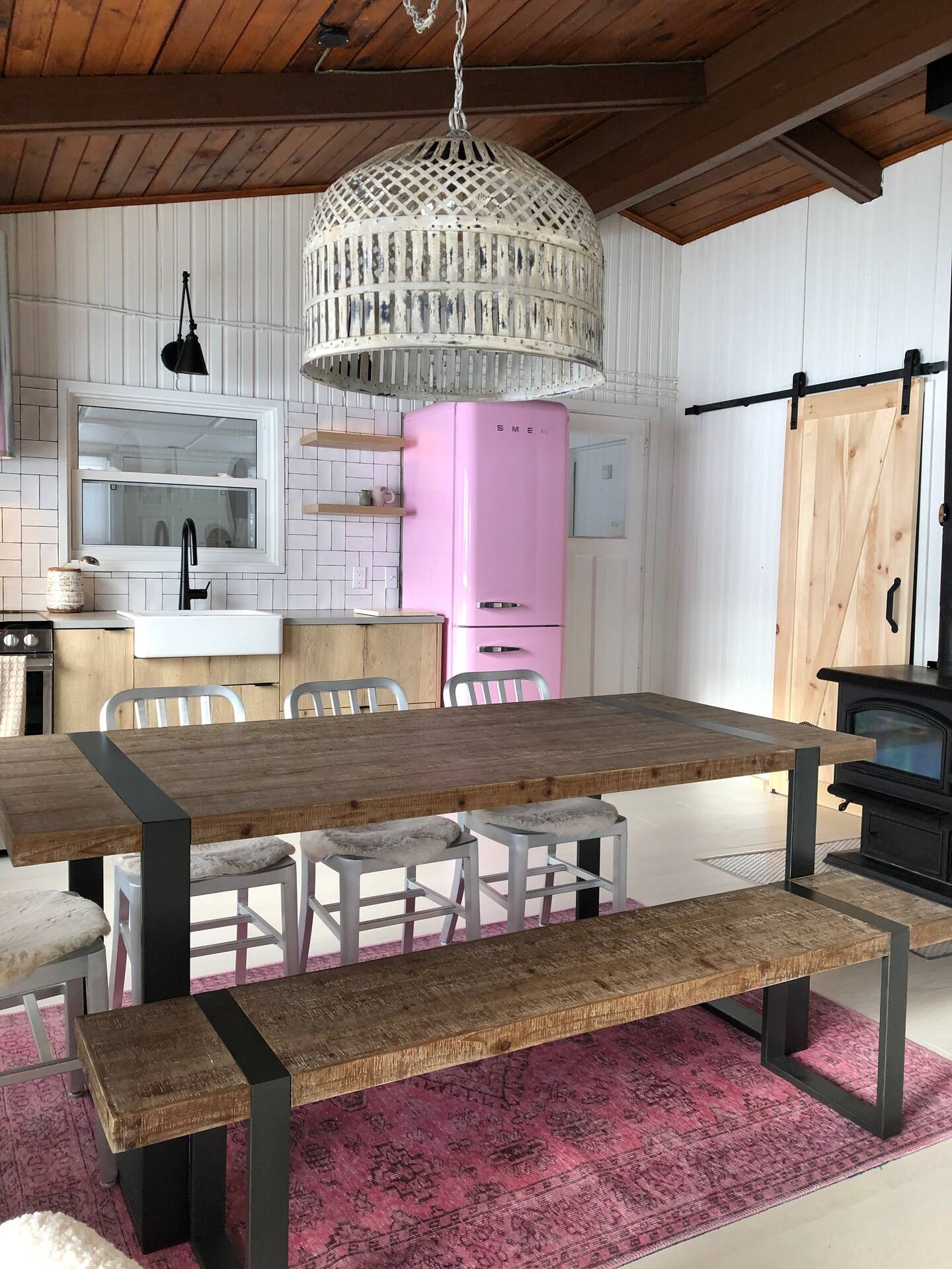 cuisine maison en bois Smeg rose cuisine maison en bois Smeg rose