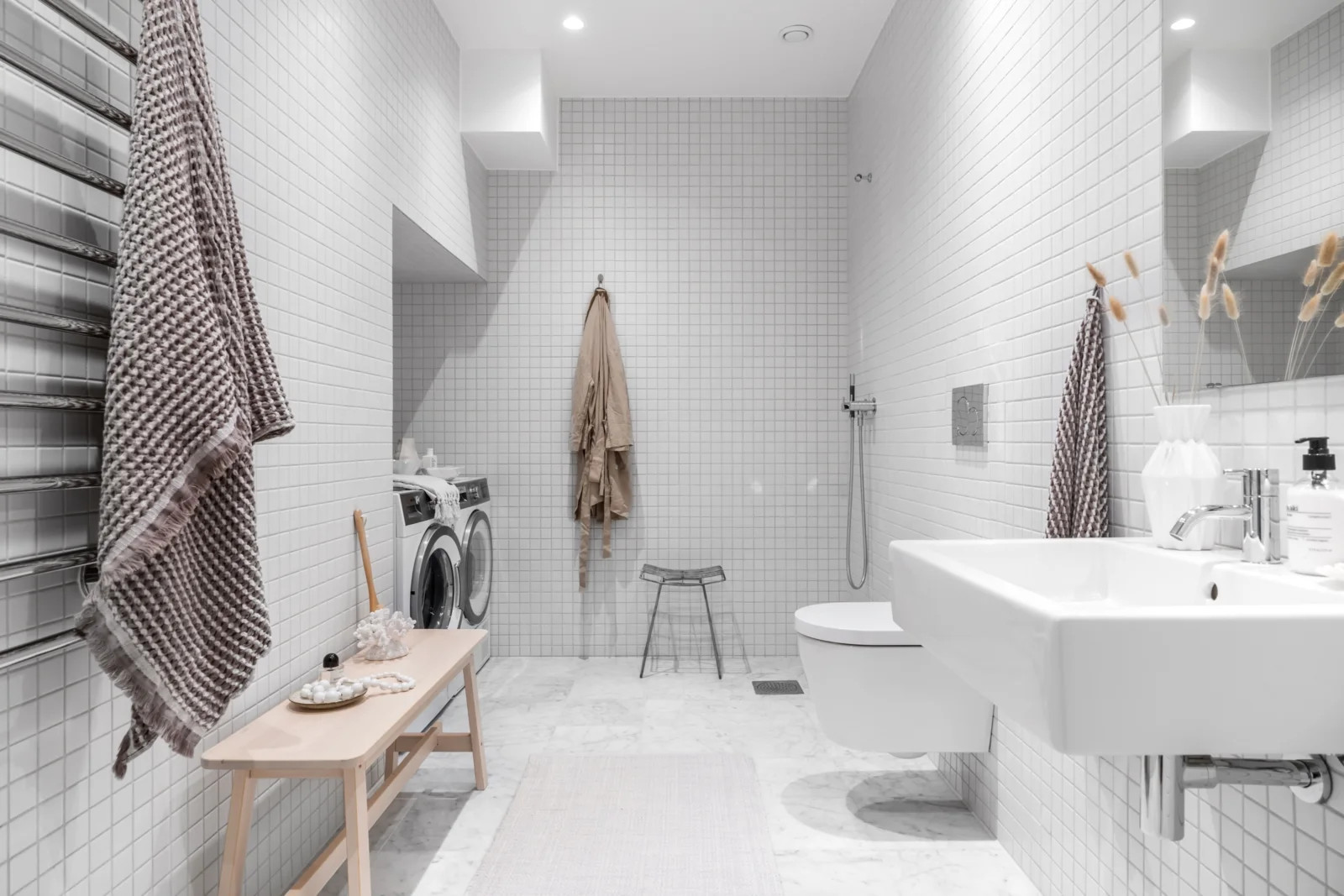 salle de bain carrelage blanc