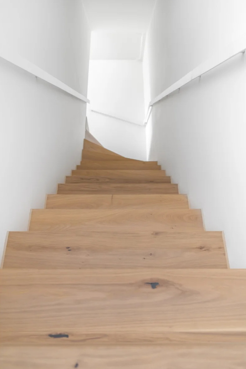 escalier moderne en chêne