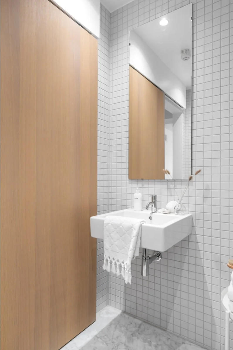 salle de bain carrelage blanc