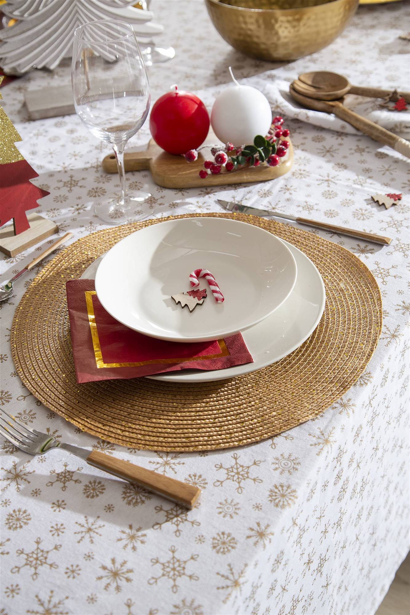 table blanche et rouge pour Noël table blanche et rouge pour Noël