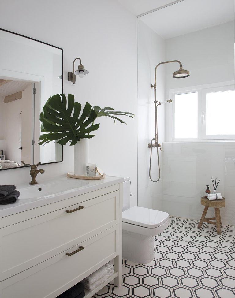 salle de bain blanche et noire