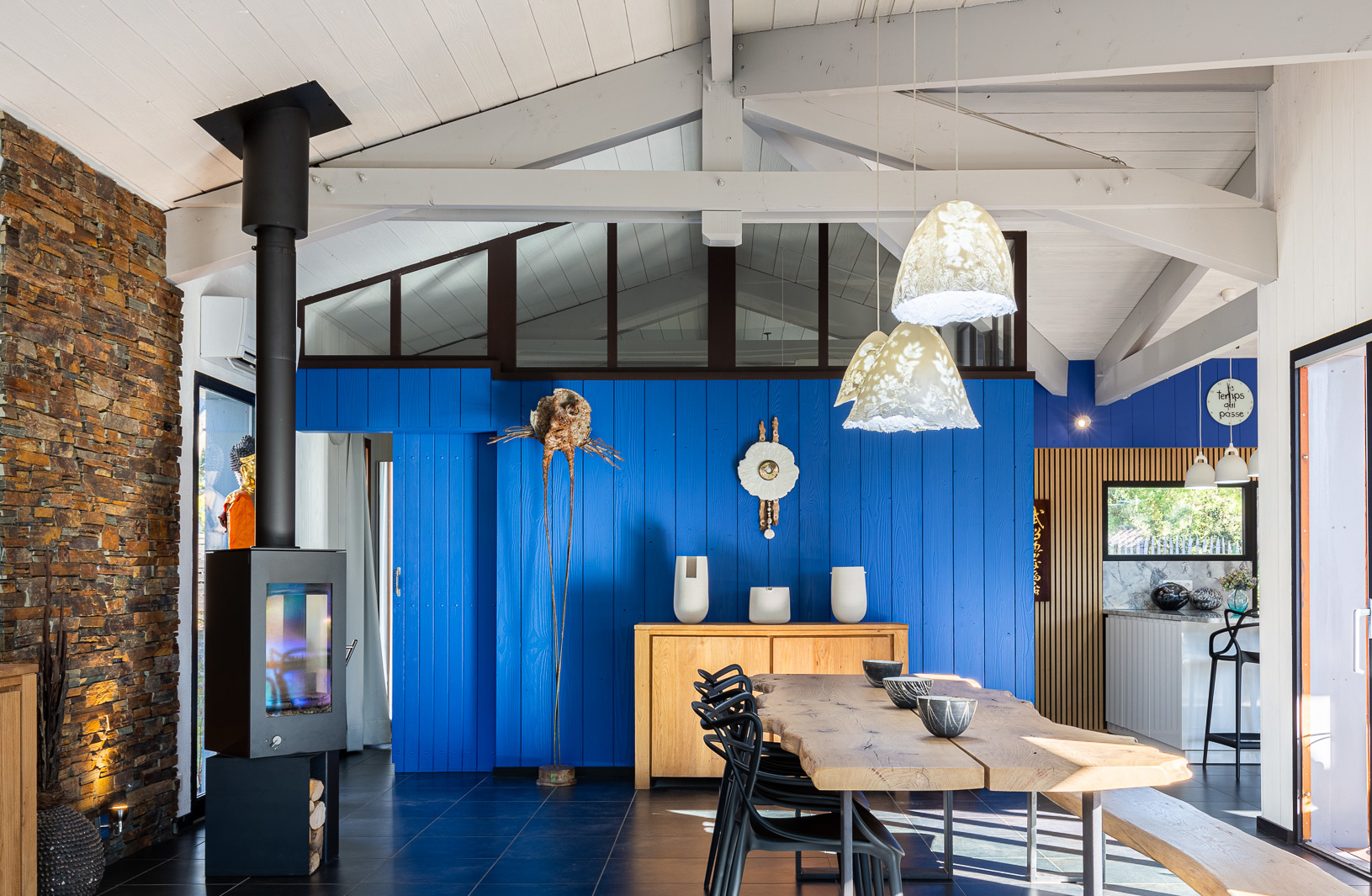 salon bleu Klein maison en bois Ile d'Oléron