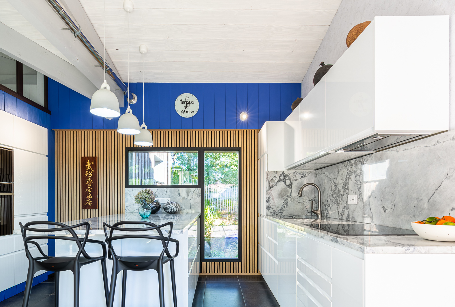 cuisine design blanche maison en bois Ile d'Oléron